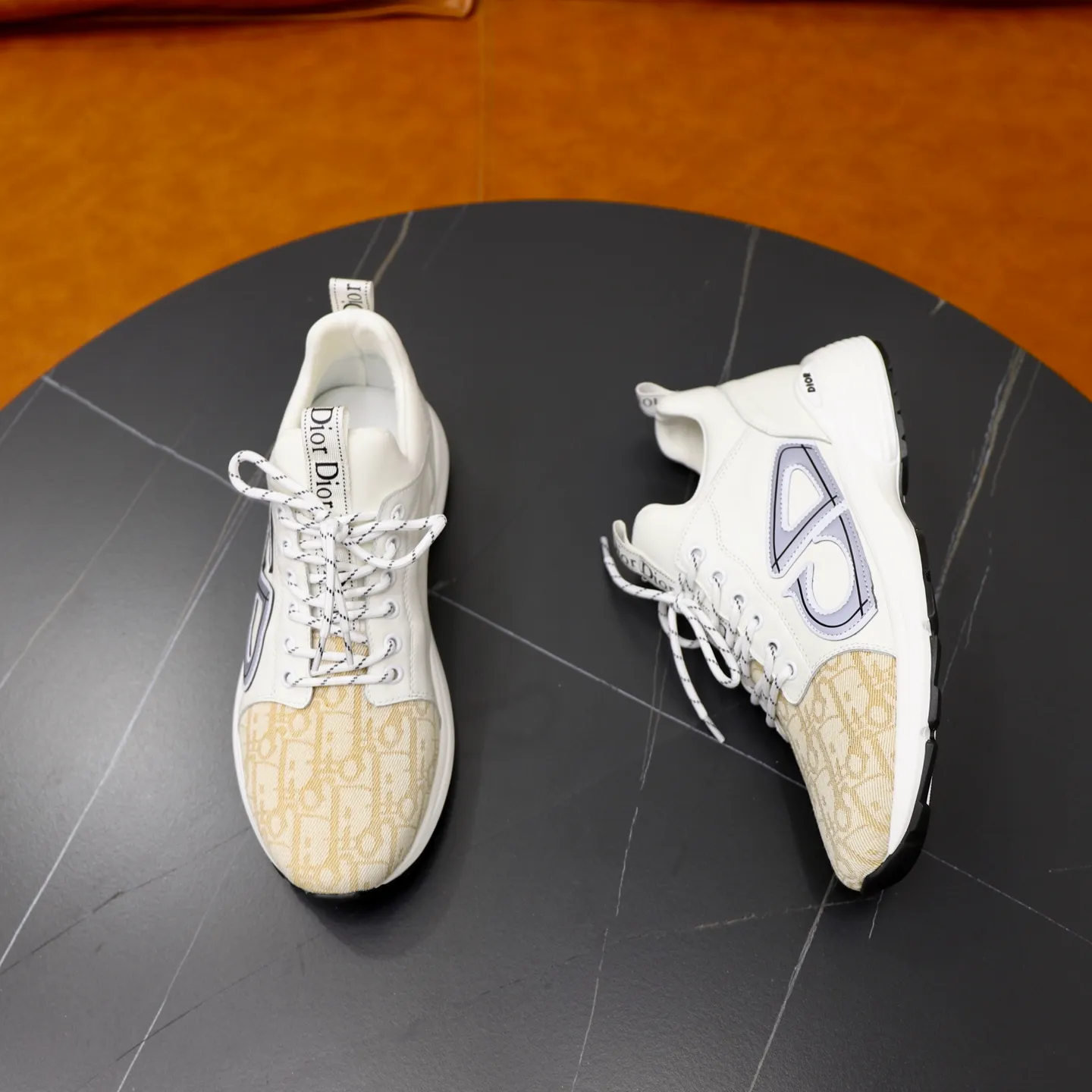 Ex-factory price: 462💰🙅‍♂️🙅‍♂️🙅‍♂️ Brand: Dior DIOR Standard code: 38-44 (45 customized) Grade: Same as the official website Material: Original material splicing Comfortable and breathable lining Lightweight and wear-resistant sports outsole Style category: Men's fashionable casual shoes Running sneakers Distinguished luxury brand elements Top luxury Color: actual picture color